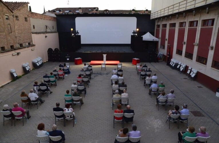 ALCALÁ DE HENARES/ Proponen reducir los precios por alquiler de casetas en la Feria del Libro