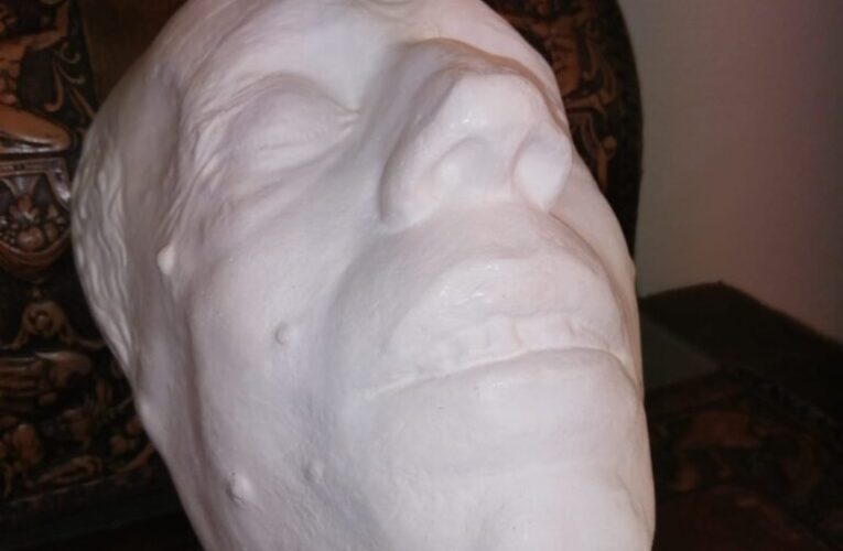 ALCALÁ DE HENARES/ Ceden a la Biblioteca Nacional piezas para la exposición “Azaña. Intelectual y estadista”