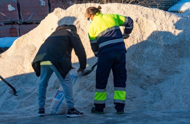 ALCALÁ DE HENARES/ Habilitan un nuevo punto de reparto de sal en el Centro Sociocultural Zulema