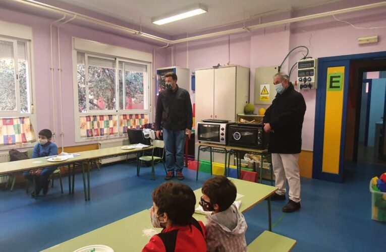 ALCALÁ DE HENARES/ Unos 600 niños disfrutan de las navidades en los barrios