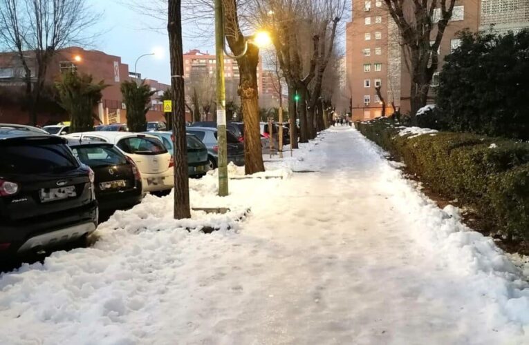 ALCALÁ DE HENARES/ PP: “Solo por criticar a Ayuso el alcalde defiende que los alumnos vayan al cole con hielo”