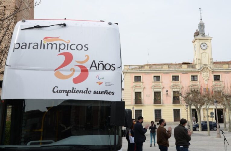 ALCALÁ DE HENARES/ El autobús del Comité Paralímpico Español hace parada en la ciudad