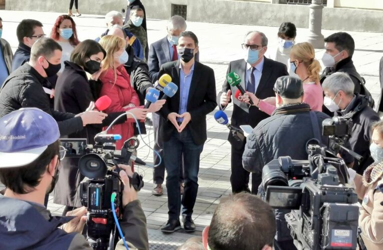 ALCALÁ DE HENARES/ Gabilondo y Rodríguez presionan para que Ayuso cese a la gerente del Hospital