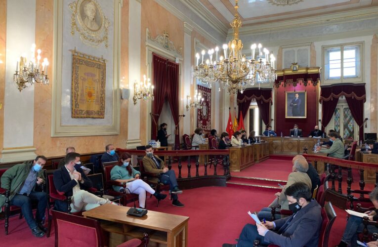 El Pleno del Ayuntamiento de Alcalá condena el ataque al mural feminista