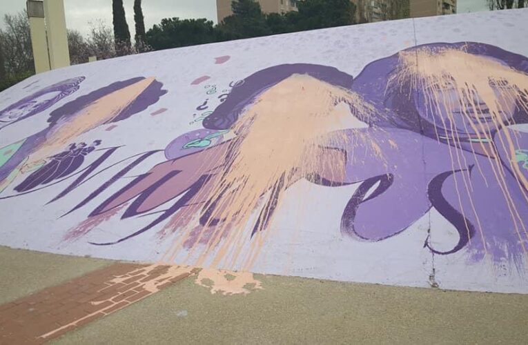 ALCALÁ DE HENARES/ El Pleno condena el ataque al mural feminista con la abstención de Vox