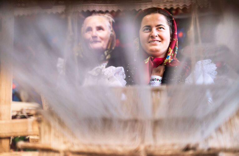 Santa María La Rica acoge desde hoy una nueva exposición sobre el Pueblo Rumano