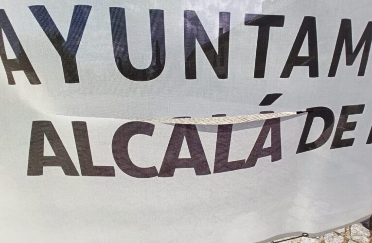 ALCALÁ DE HENARES/ PSOE solicita “disculpas” del PP por poner su autobús delante del homenaje a víctimas Covid