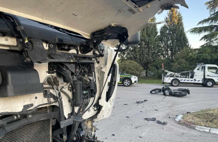 ALCALÁ DE HENARES/ Muere un motorista al impactar contra un camión en la M-134