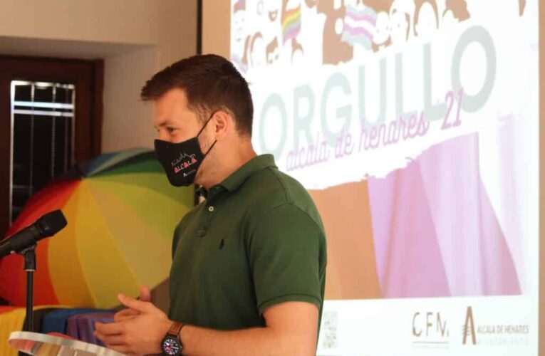 ALCALÁ DE HENARES/ Exposiciones, música y performance: la bandera arcoíris se despliega