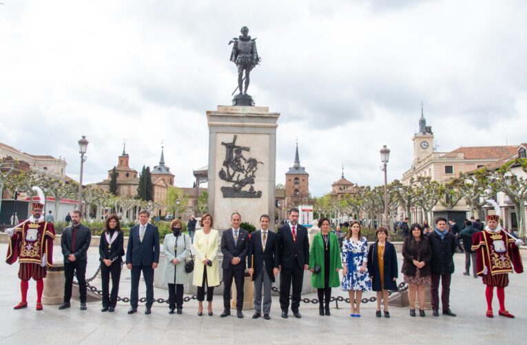La corporación municipal homenajea a Miguel de Cervantes  