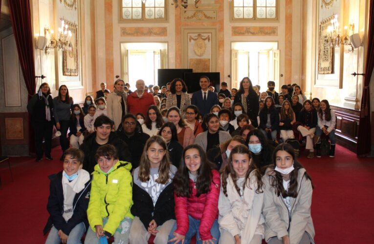 El alcalde recibe a más de 250 alumnos y alumnas de la Red de Escuelas Asociadas a la UNESCO