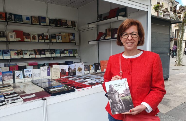 Gran ambiente literario en Alcalá durante el Día del Libro
