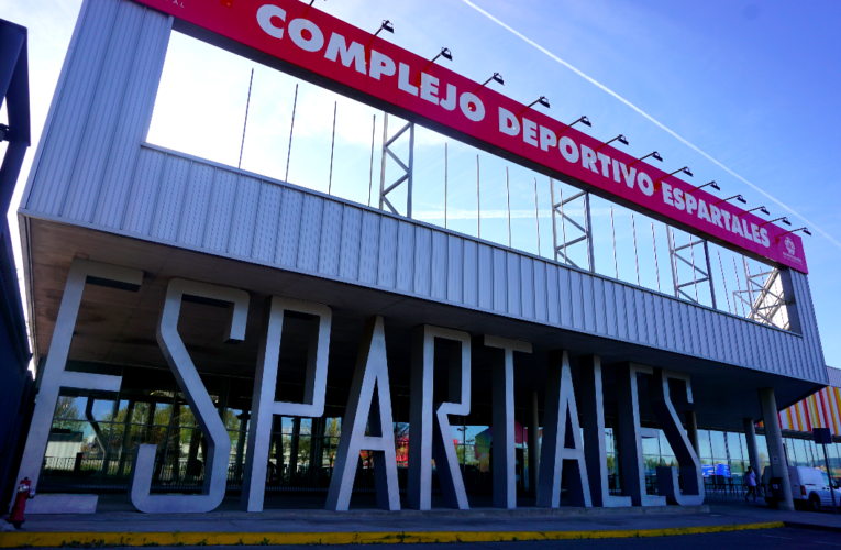 El Ayuntamiento instalará placas fotovoltaicas de autoconsumo en el Complejo Deportivo Espartales