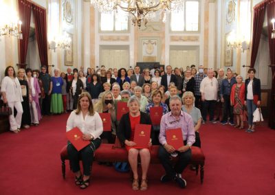 La Escuela Municipal de Adultos finaliza el curso con un emotivo acto de entrega de diplomas y orlas