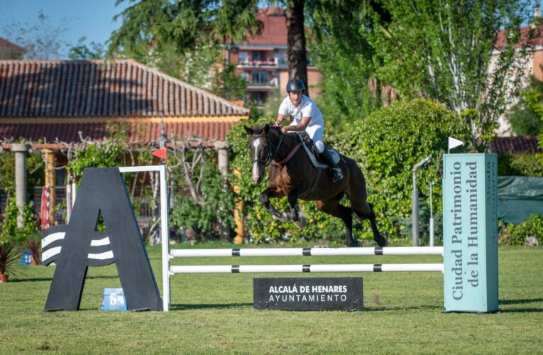 Un centenar de caballos han hecho las delicias del público en el  Concurso Hípico Nacional 3* de Alcalá de Henares