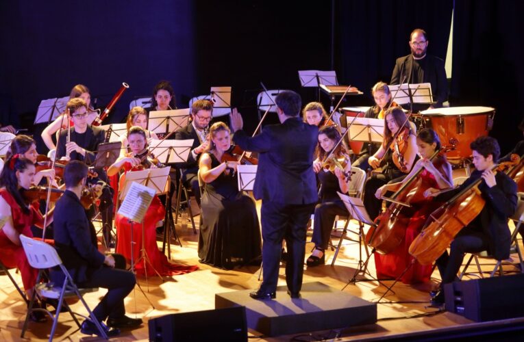 La Atlántida Chamber Orchestra ofrece un recital en Alcalá de Henares bajo la dirección de pianista y compositor Manuel Tévar 
