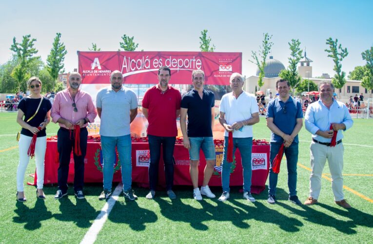 El Wanda de Alcalá de Henares acoge una verdadera fiesta del deporte infantil con la entrega de medallas a decenas de equipos  