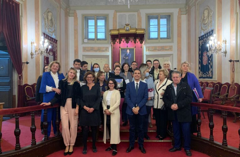 El alcalde Javier Rodríguez Palacios entrega los premios y diplomas del I Concurso de Balcones y Escaparates en Semana Santa   