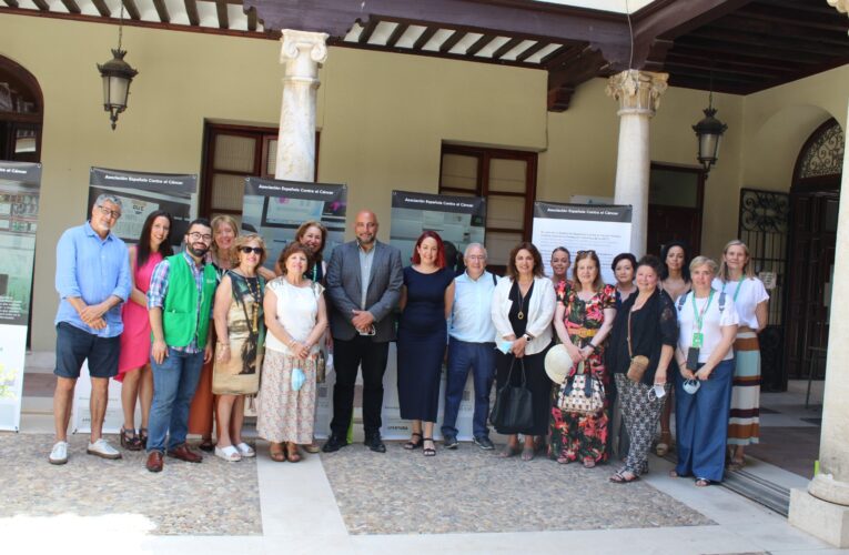 El Centro Municipal de Salud de Alcalá acoge una exposición organizada por la Asociación Española contra el Cáncer 