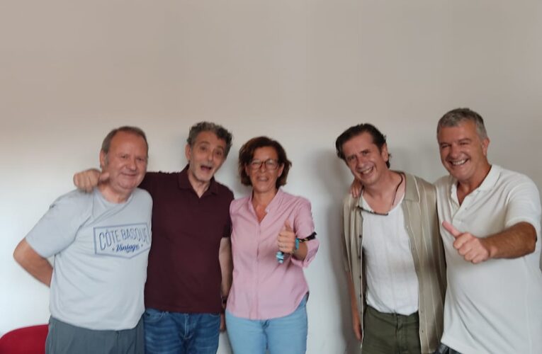 Miles de personas participan en las propuestas culturales y musicales del viernes de Feria 