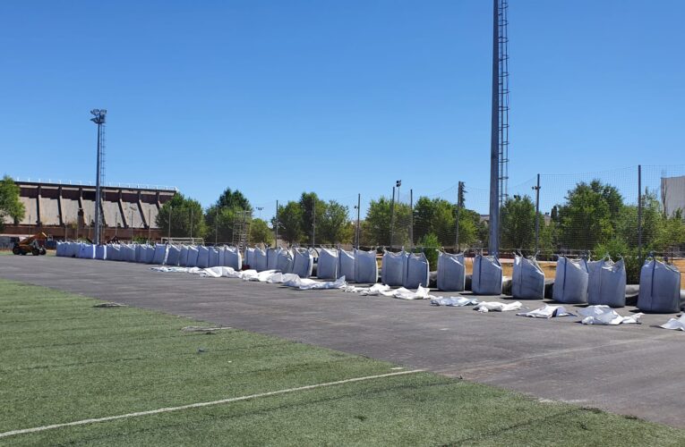 El Ayuntamiento renueva el césped del Campo Municipal de Rugby Luisón Abad