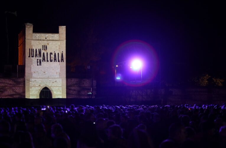Miles de personas acuden a la primera representación del Don Juan en Alcalá