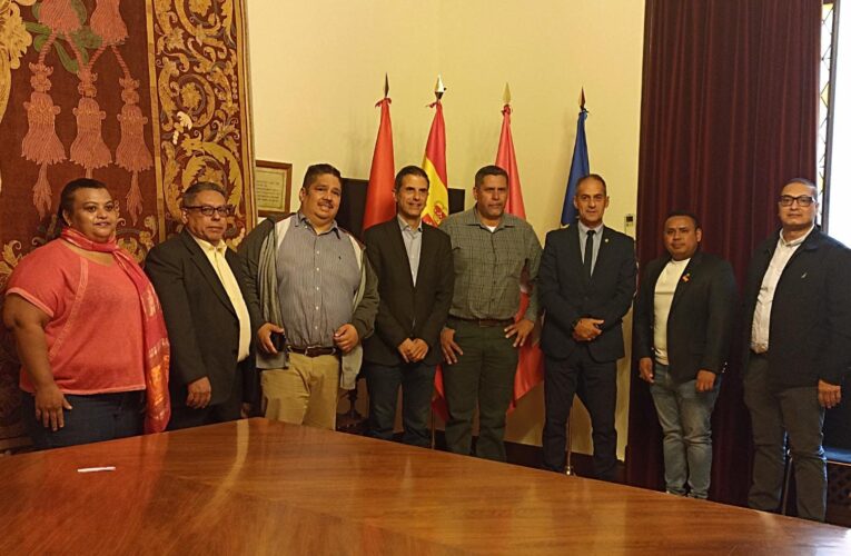Alcaldes y alcaldesas de municipios de Iberoamérica visitan Alcalá para tomar como modelo su estrategia de peatonalización, entre otras cuestiones