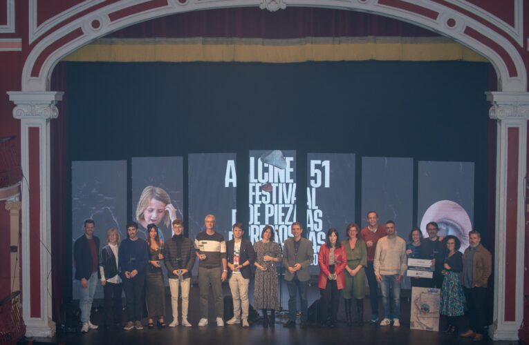 Los actores Juan Carlos Librado ‘Nene’ e IriaParada pusieron el toque de humor a unaespectacular Gala de Clausura de ALCINE51