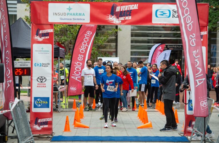 Más de 200 participantes en la III Carrera Vertical Torre Garena de Alcalá de Henares