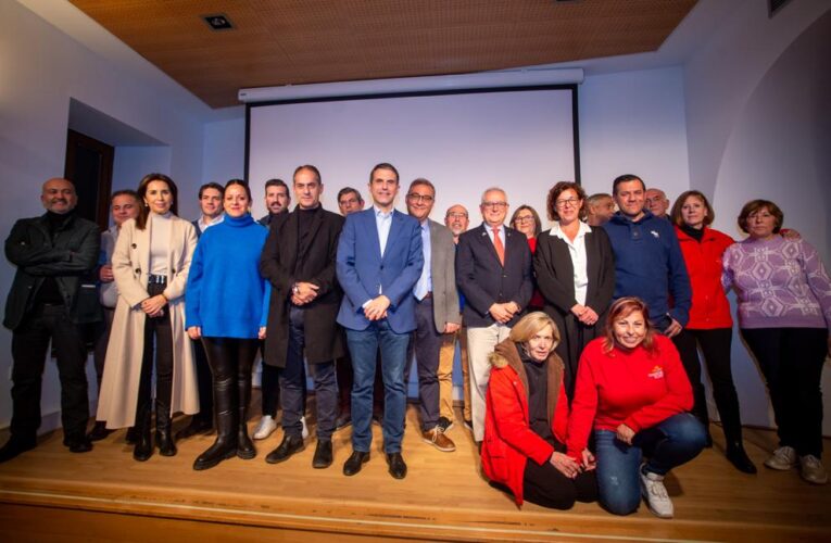 El pregón del cronista oficial de la ciudad da el pistoletazo de salida a la Navidad de Alcalá