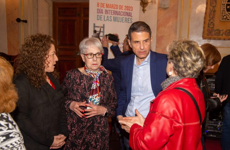 El Ayuntamiento celebra el 8 de marzo con una declaración institucional y una visita guiada por la ciudad