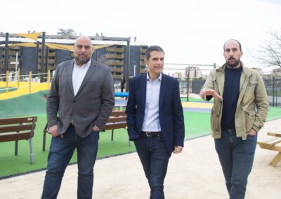 El Ayuntamiento abre el parque de Garena Sur en el que se han instalado juegos infantiles, fuentes y zonas de sombra
