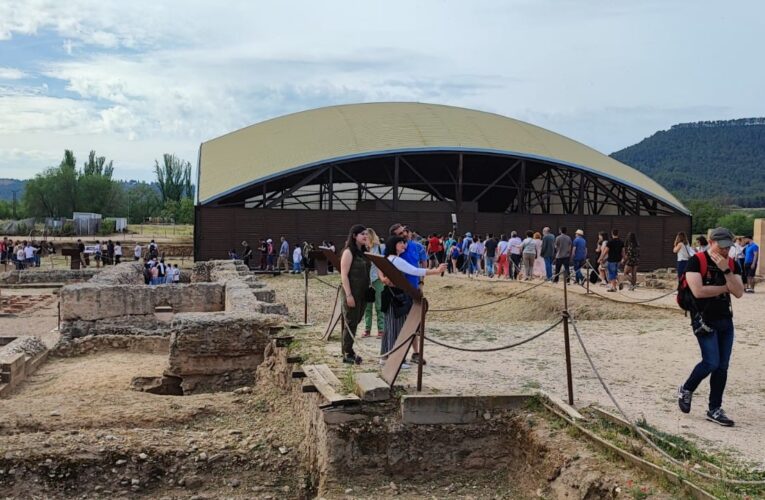 Gran éxito de las visitas guiadas a Complutum y la Casa de los Grifos organizadas por el Ayuntamiento dentro de Complutum Renacida