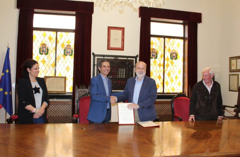 El Ayuntamiento de Alcalá y ARPA firman un convenio de colaboración para realizar un inventario de los materiales conservados del Palacio Arzobispal
