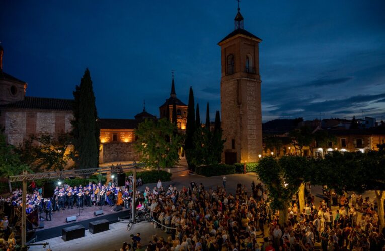 Gran éxito de público y acogida para la “Noche de ronda y Zarzuela” ofrecida por La Tuna de Alcalá
