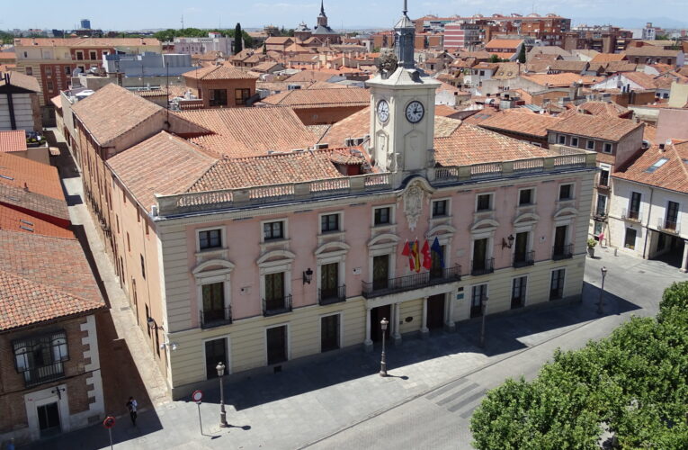 El Gobierno de Alcalá celebra el primer acuerdo con los sindicatos con representación municipal