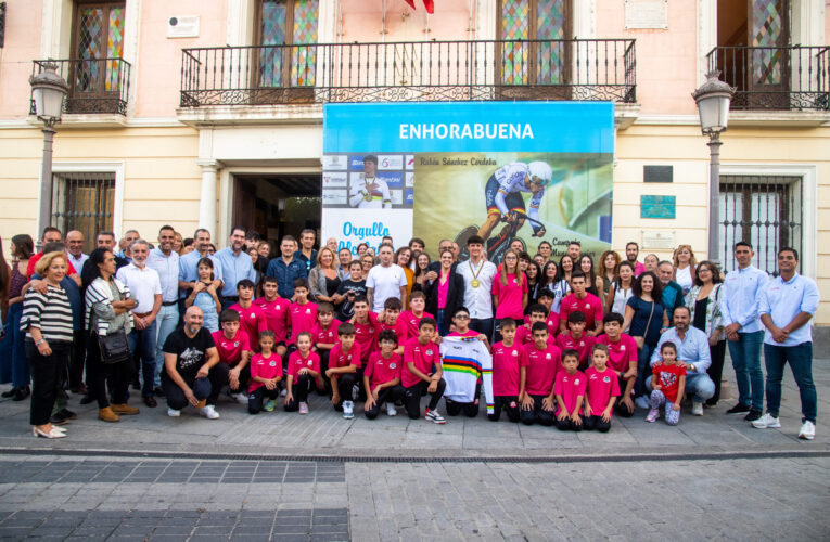 El ciclista Rubén Sánchez Córdoba, recibido en el Ayuntamiento de Alcalá tras proclamarse Campeón del Mundo en Colombia