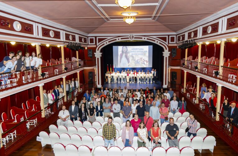 El Teatro Salón Cervantes acoge el acto de inauguración del curso con todos los directores de colegios e institutos de Alcalá