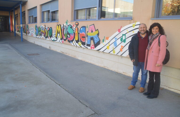 El colegio Mozart estrena mural dentro de la iniciativa ‘Deja tu huella en el cole’