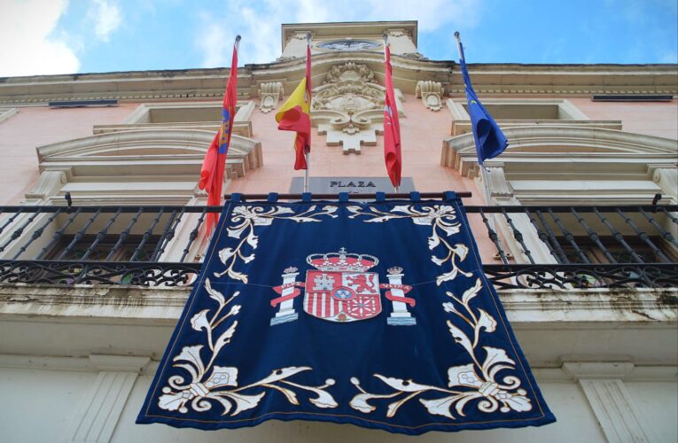 Alcalá de Henares celebra el 45 aniversario de la Constitución con una lectura pública en el Ayuntamiento 