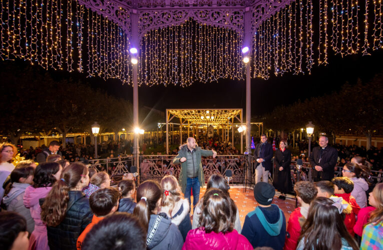 Arranca la Navidad en Alcalá de Henares con el pregón, el encendido de luces y la inauguración del Belén de la Casa de la Entrevista