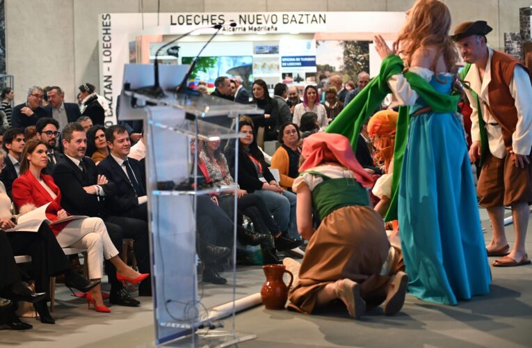 Alcalá presume de los buenos datos turísticos de la ciudad en el stand de la Comunidad de Madrid