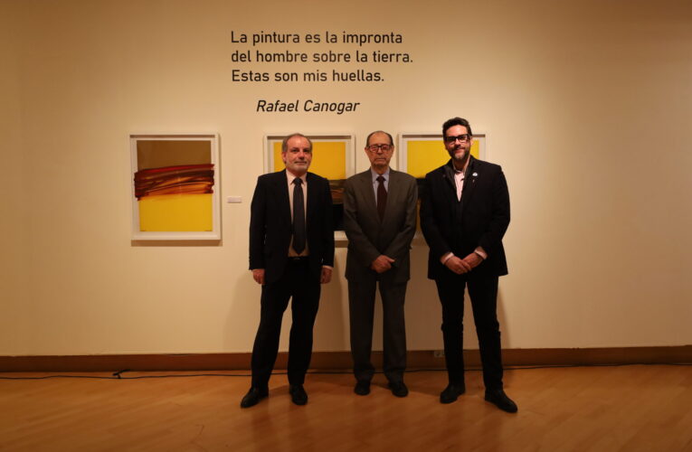El pintor Rafael Canogar deja sus profundas ‘Huellas’ de color en las salas de Santa María la Rica