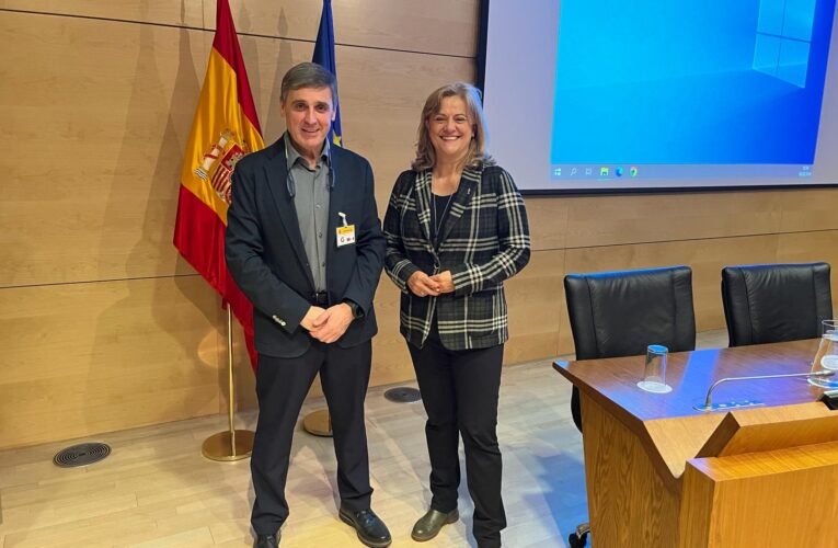 La primera teniente de alcalde Isabel Ruiz Maldonado asiste a la presentación del Manual de Destinos Turísticos Inteligentes de SEGITTUR