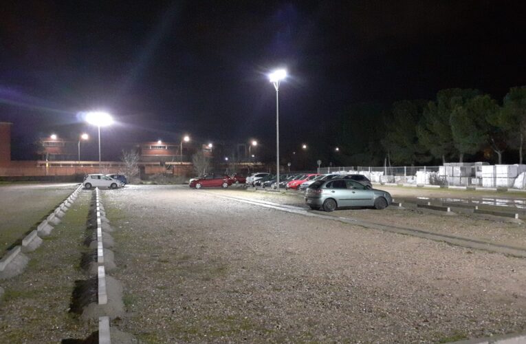 El aparcamiento disuasorio junto a Roca vuelve a contar con iluminación