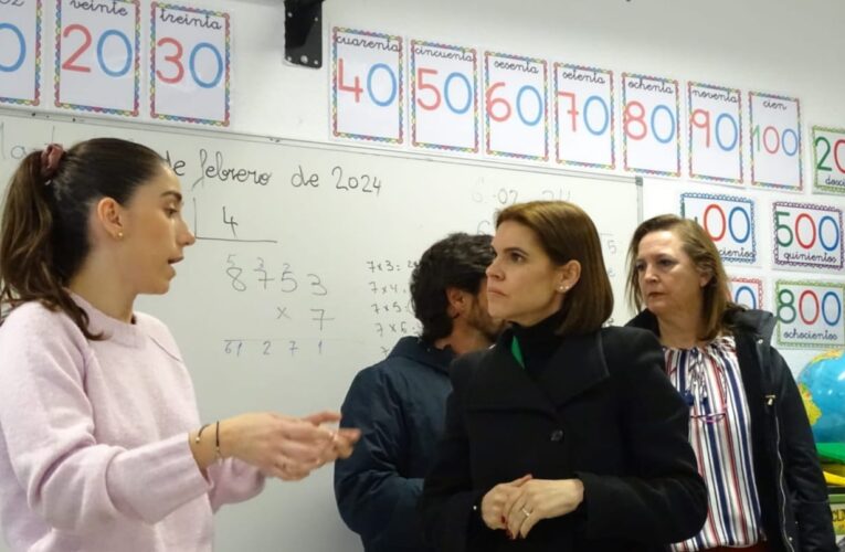 La alcaldesa Judith Piquet visita el programa de ayuda escolar y orientación educativa