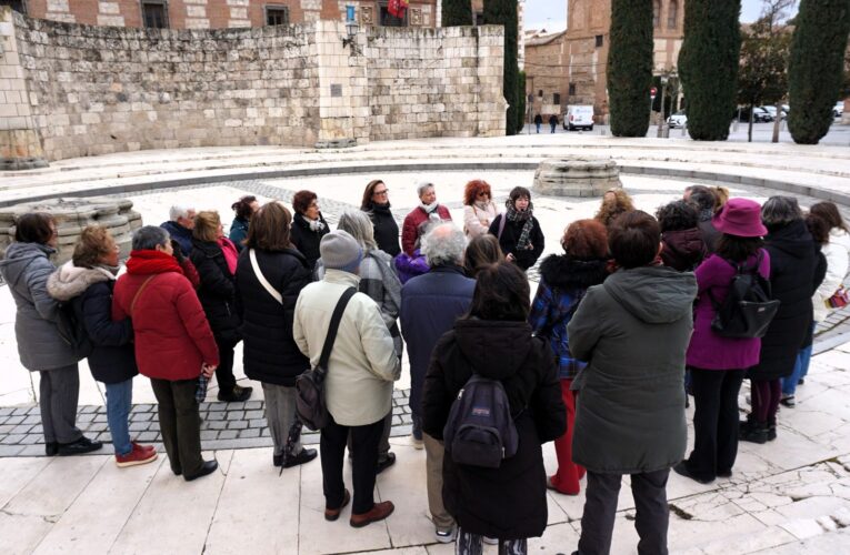 Alcalá conmemora el 8 de marzo con una visita guiada sobre las mujeres de la historia de Alcalá