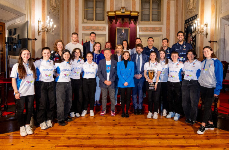 La alcaldesa Judith Piquet preside la recepción al Club Patín Alcalá Hockey por su victoria en la Copa de la Princesa