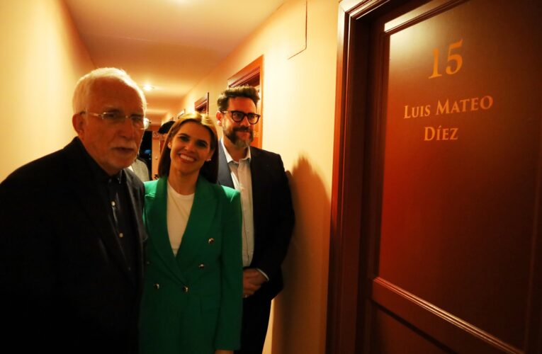 El Teatro Salón Cervantes estrena el palco ‘Luis Mateo Díez’ en homenaje al Premio Cervantes 2023