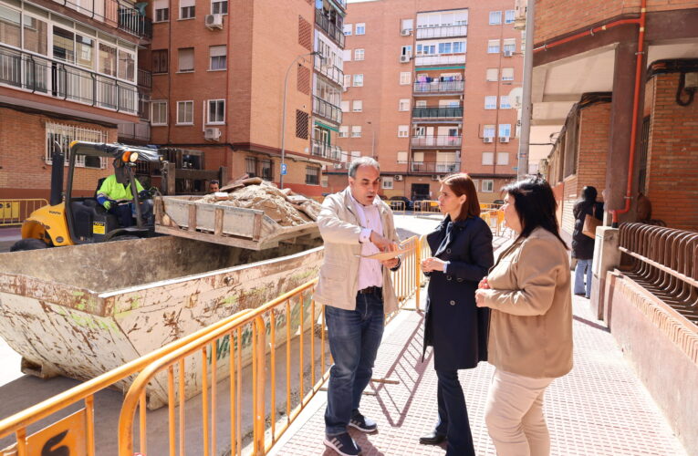 La alcaldesa Judith Piquet visita las obras de la calle Río Sil y Ronda Pescadería